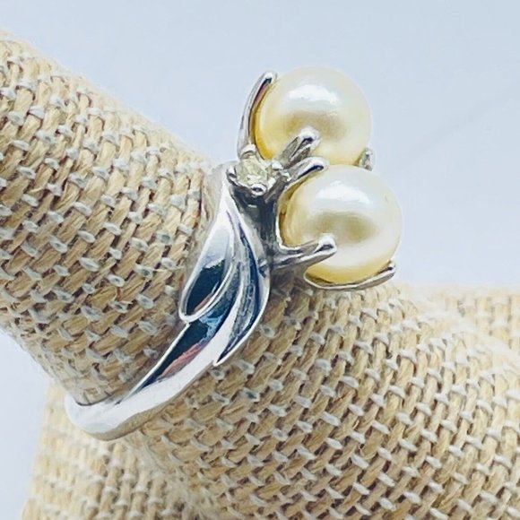 Double Faux Pearl Ring Marked 18 KGE Rhinestone Accents Classic Career Cosplay - Picture 8 of 9